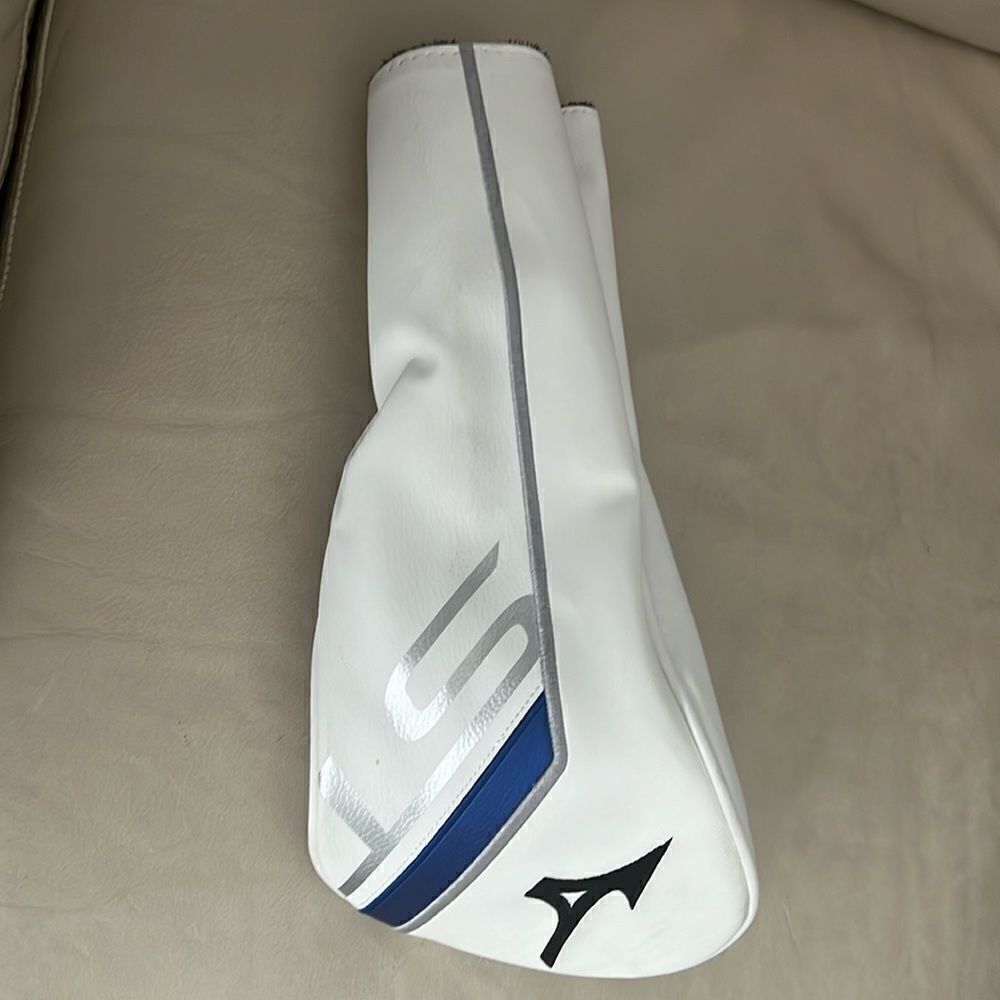 Mizuno driver cover lately used looks new